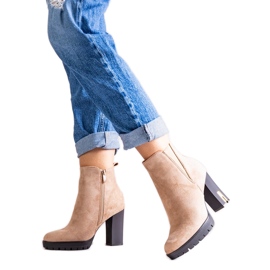 Hayet bézs bokacsizma strasszokkal