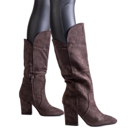 Barna magas sarkú Amare csizma