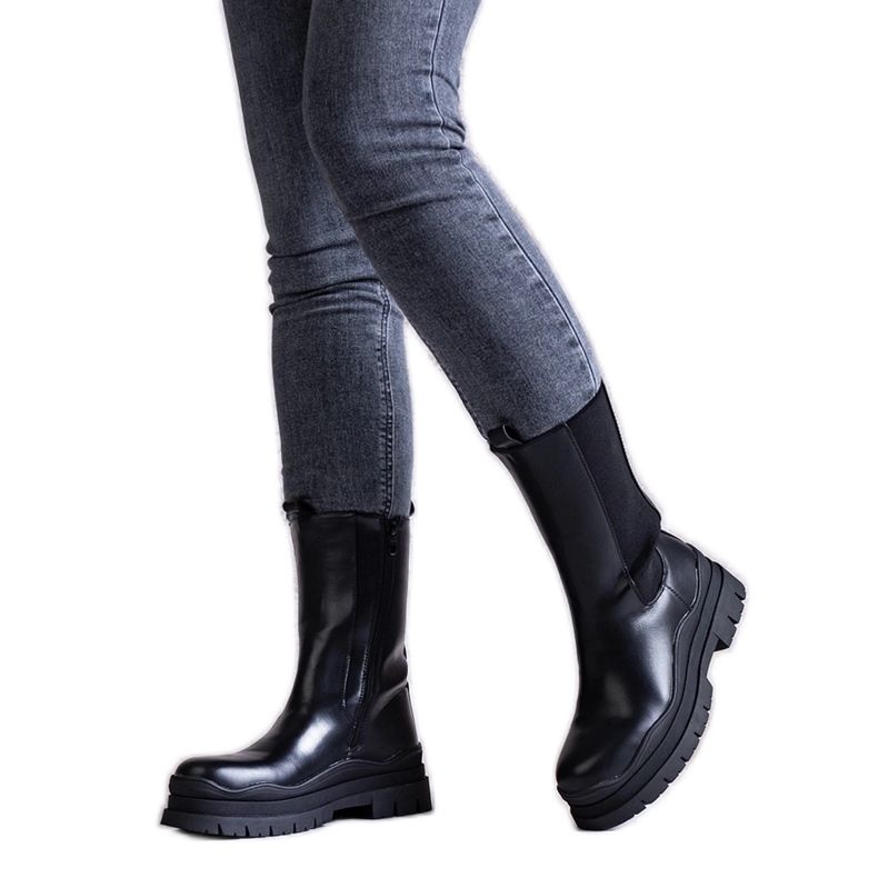 Fekete bokacsizma masszív Naema talppal