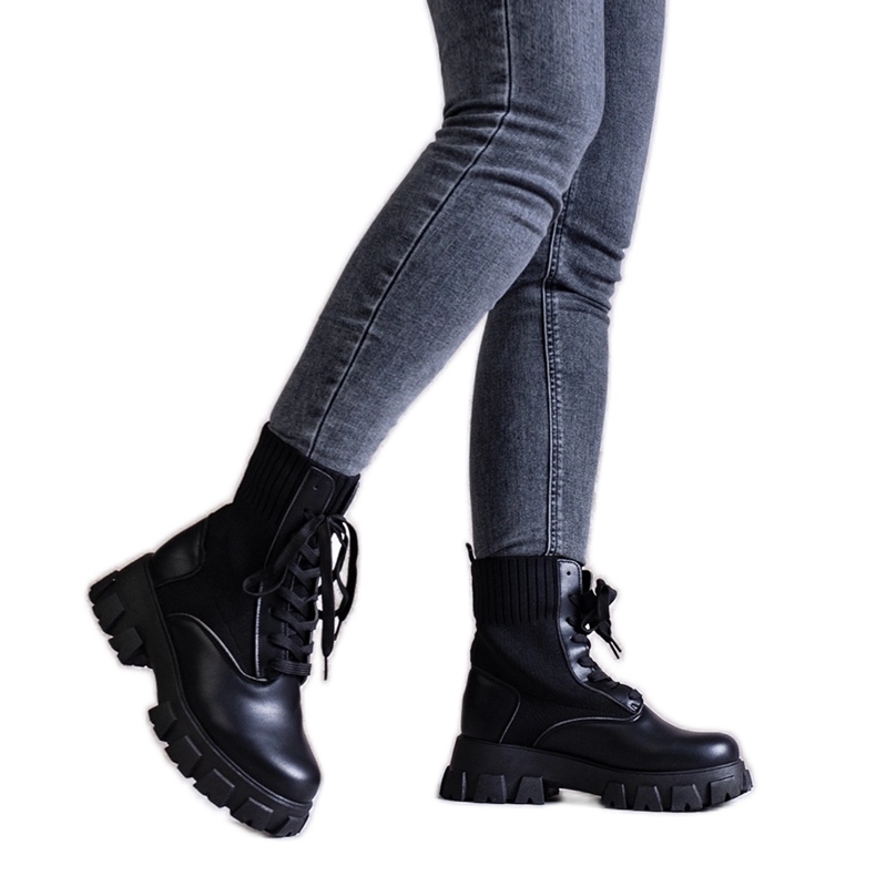 Fekete bokacsizma rugalmas felsőrésszel a Zogba-tól