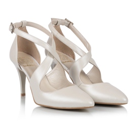 BUTDAM Xena hegyes orrú táncsarkú pántokkal bézs