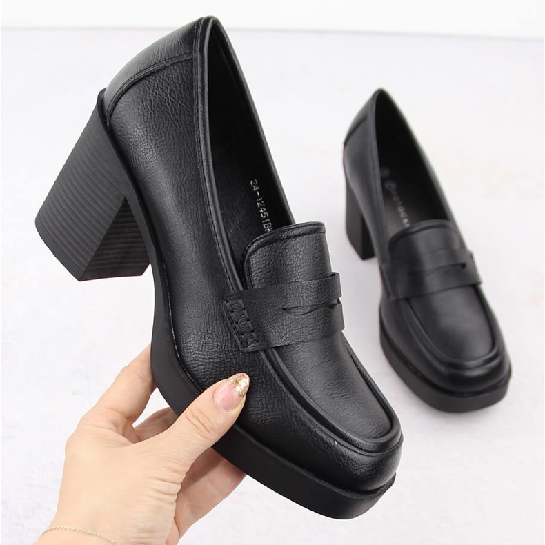 Női magassarkú cipő, fekete Potocki 12451