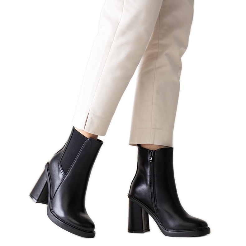 Fekete bokacsizma Almase öko bőrből