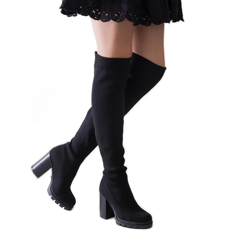 Lija hosszú fekete, magas sarkú bebújós csizma