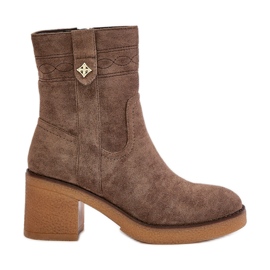 Hőszigetelt női bokacsizma magassarkúval, barna Vailia