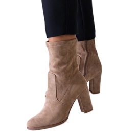 Haner bézs színű, magas sarkú bokacsizma öko-velúrból