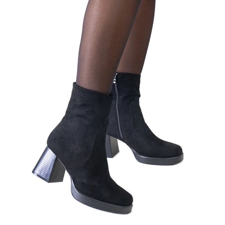 Fekete bokacsizma szögletes orrral, öko-velúr Rumaila