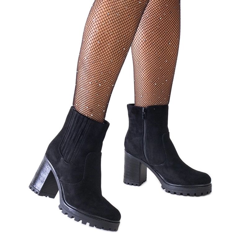 Fekete bokacsizma masszív magas sarkon, öko-velúr Dunyana