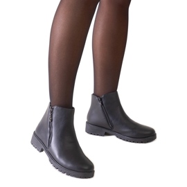 Fekete eko-bőr bokacsizma a Brandától