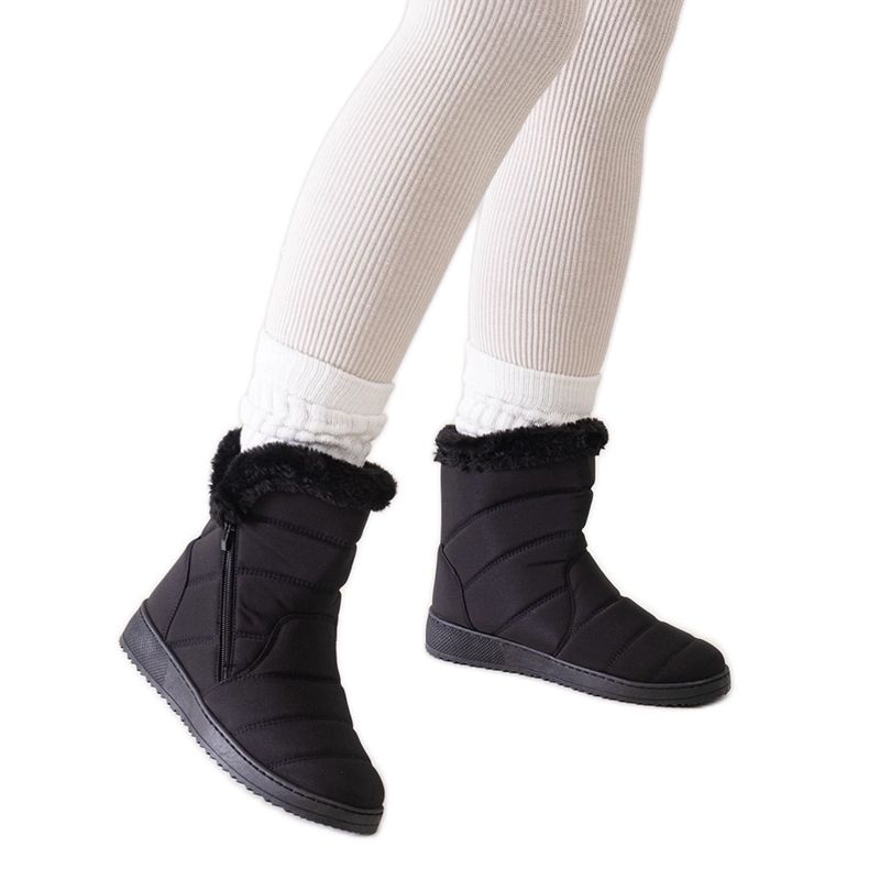 Khit szőrmével díszített fekete hócsizma