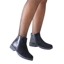 Fekete bokacsizma krokodilbőr motívummal, öko-velúr Mifsada