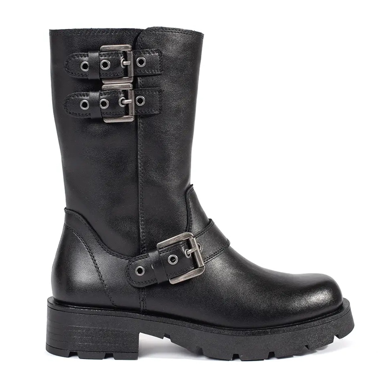 Női fekete bőr bokacsizma a platformon Sergio Leone csíkokkal díszítve