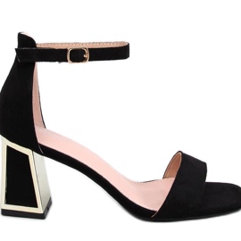 Auguste Fekete magas sarkú szandál