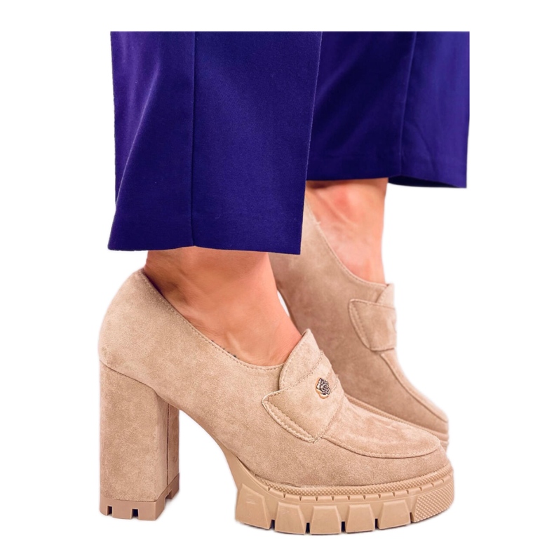 Khaki magassarkú és platformcipő bézs