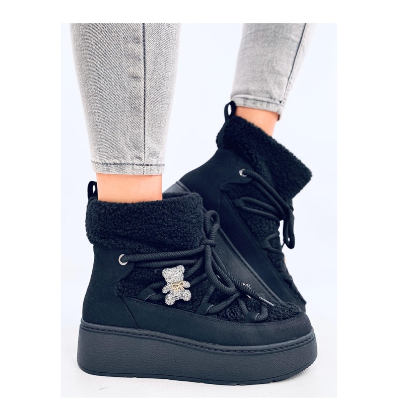 Fekete báránybőr hócsizma