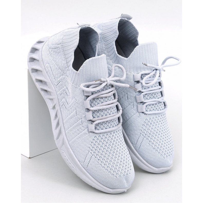 Szürke zoknis sportcipő