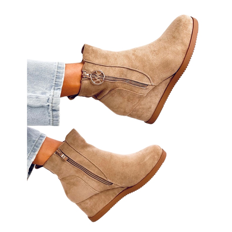 Khaki színű ékelt bokacsizma arany cipzárral bézs