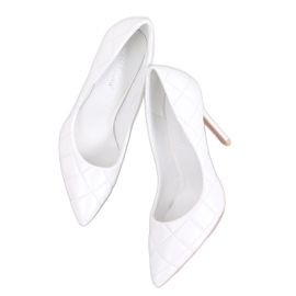 Fehér steppelt tűsarkú pumpák Fehér steppelt tűsarkú pumpák