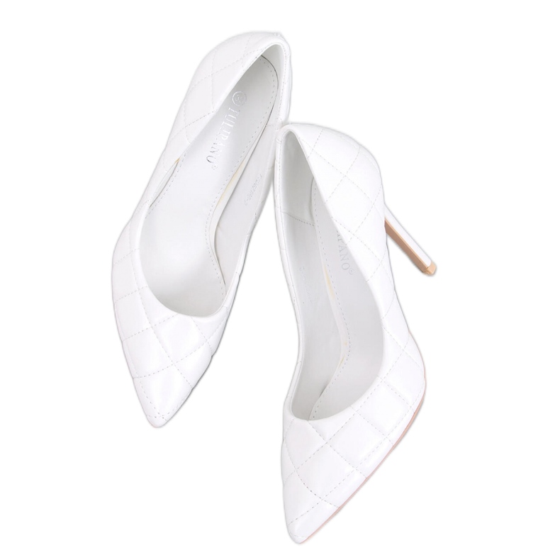 Fehér steppelt tűsarkú pumpák