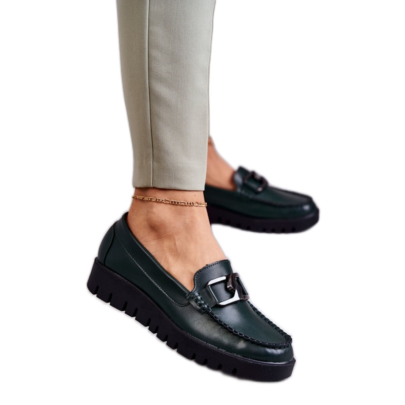 Női cipők a zöld platformon