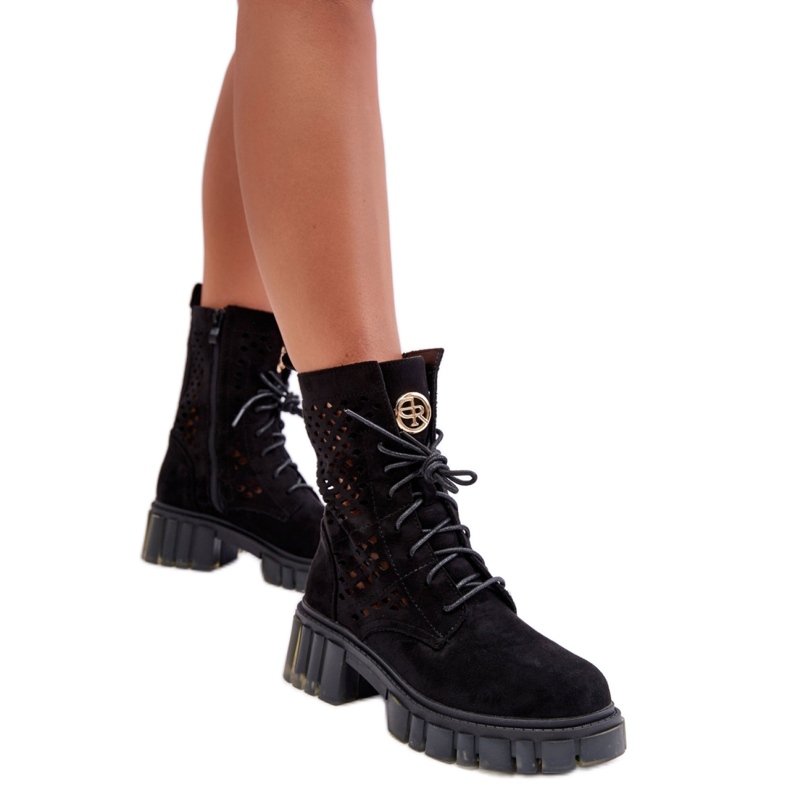 Fekete női áttört bokacsizma