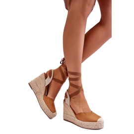 Tevefűzős ékszandál barna