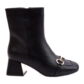 Magas sarkú bokacsizma fekete díszítéssel