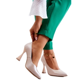 Lewski Shoes Bézs női pumpák