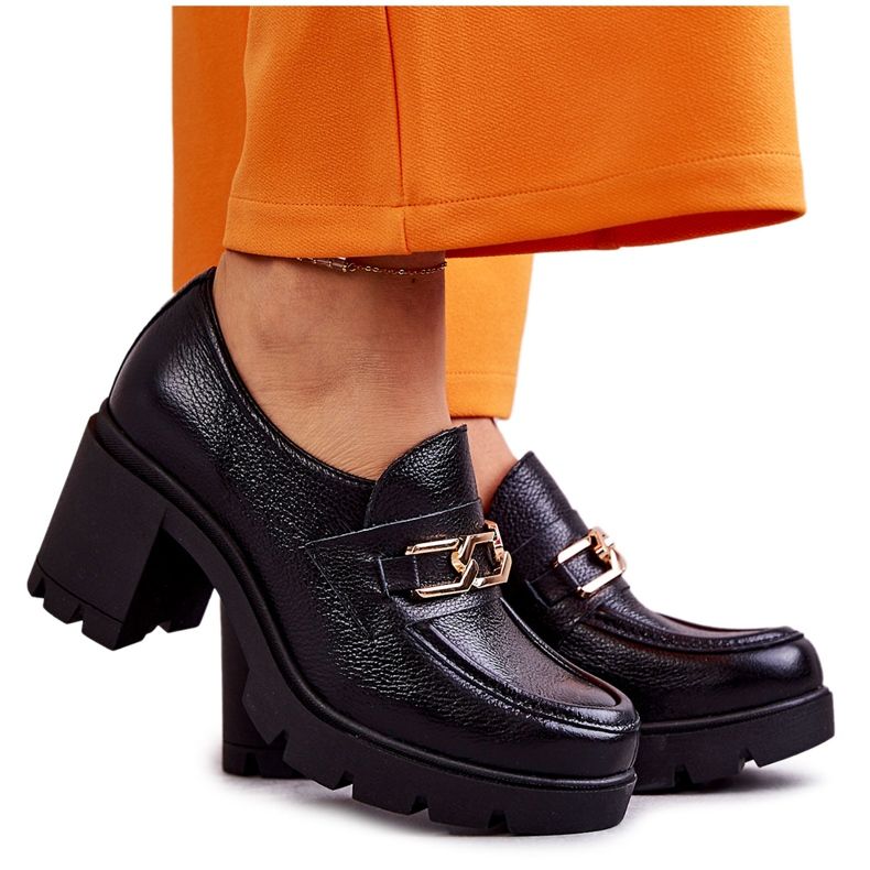 Lemar fekete bőr magassarkú cipő arany díszítéssel