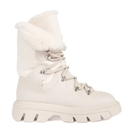 Seastar Bézs színű fűzős női hócsizma szőrmével az emelvényen