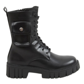 Dolgozók egy Maruna Black pénztárcával fekete