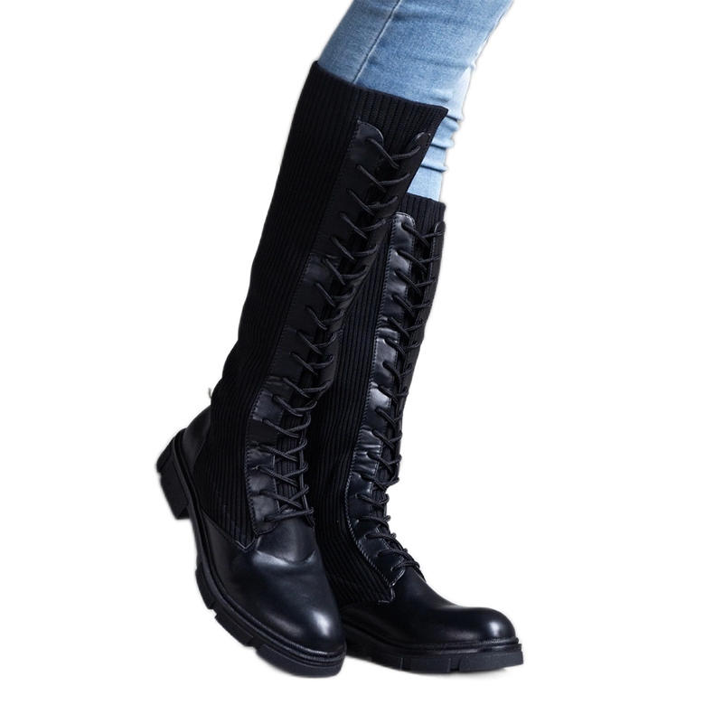 Fekete bebújós csizma rugalmas felsőrésszel a Veradi-tól