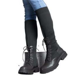 Zöld bebújós csizma rugalmas anyag felsőrésszel a Luana cégtől