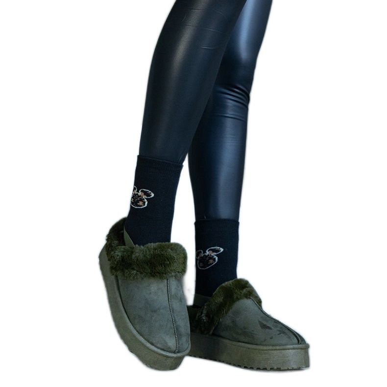 Zöld, szőrmével díszített platformpapucs, sarkánál gumiszalaggal, Frank