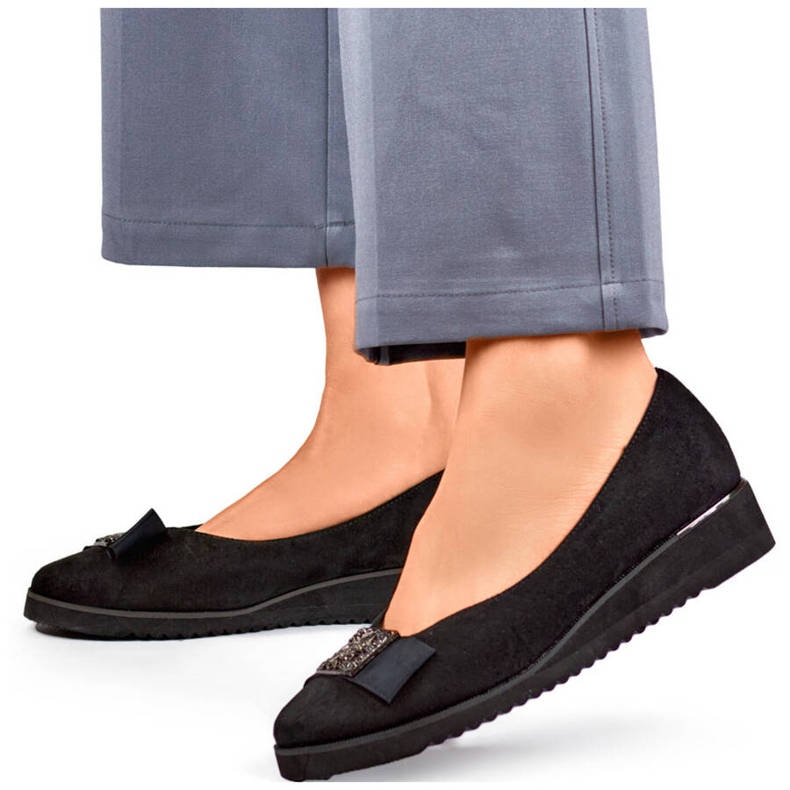 Női velúr cipő ékkel és díszítéssel, fekete GD-FL766A-B