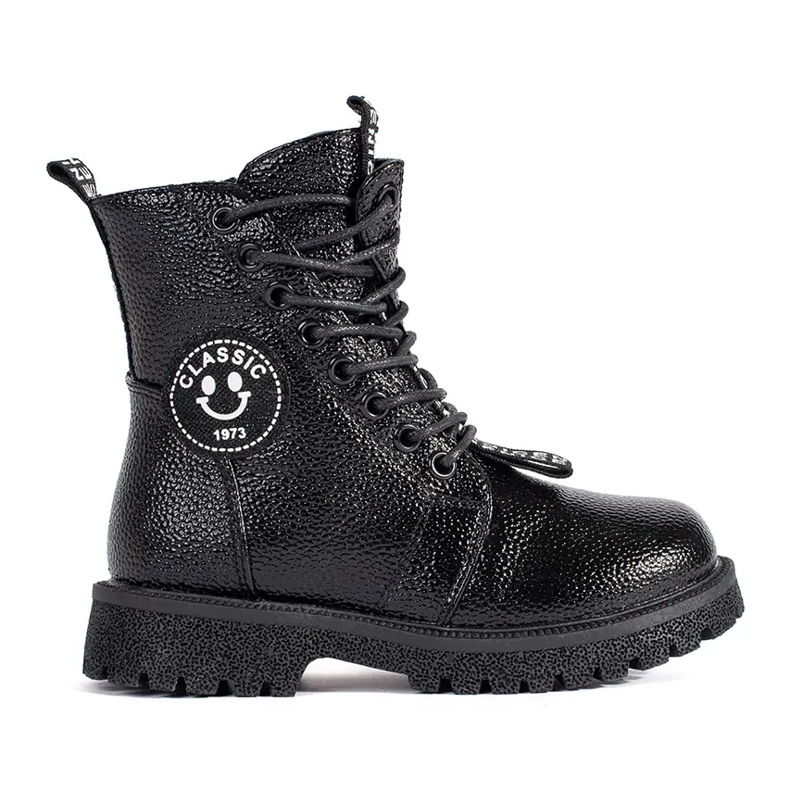 Fekete fűzős bokacsizma szőrmével szigetelve