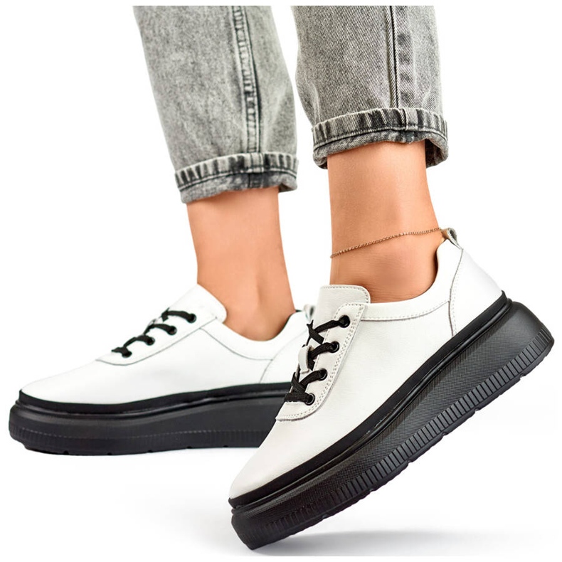 Goodin Női bőr tornacipő fekete platformtalppal, fehér GD-XF-120A-W