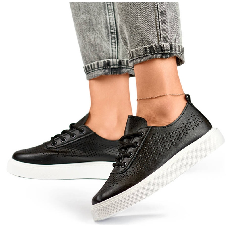 Női platformcipő, áttört tornacipő, fekete 777-1B