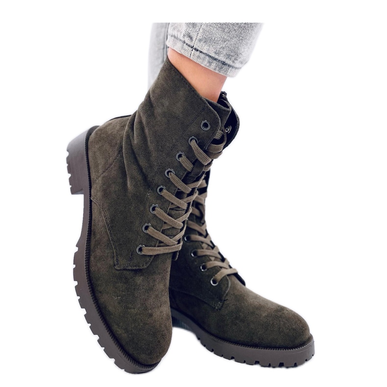 Zöld fűzős munkások