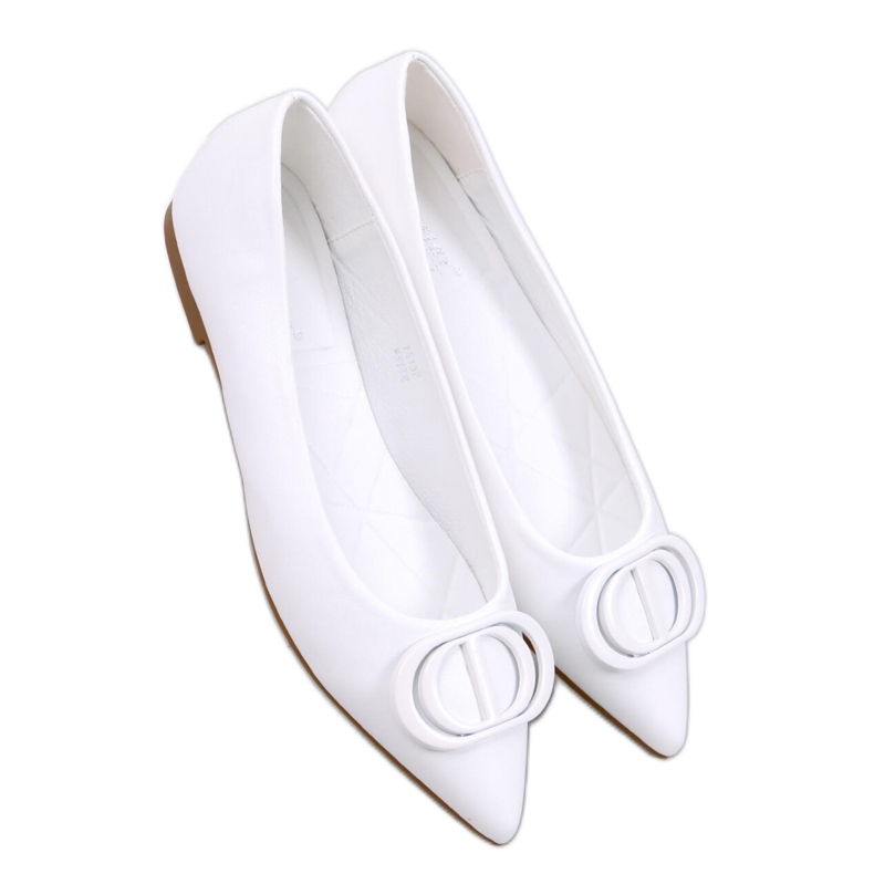 Fehér balettlapos mandula lábujjakkal
