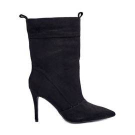 Fekete magassarkú csizma