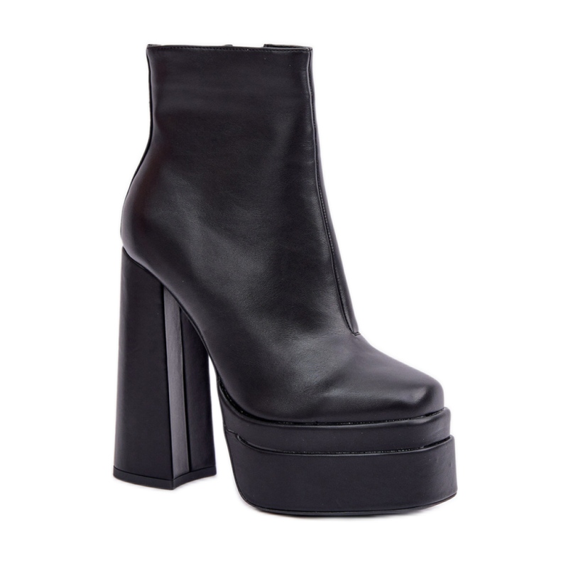 Fekete női bokacsizma masszív platformon