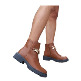 Barna bokacsizma Bonsaint lánccal díszítve - Solea