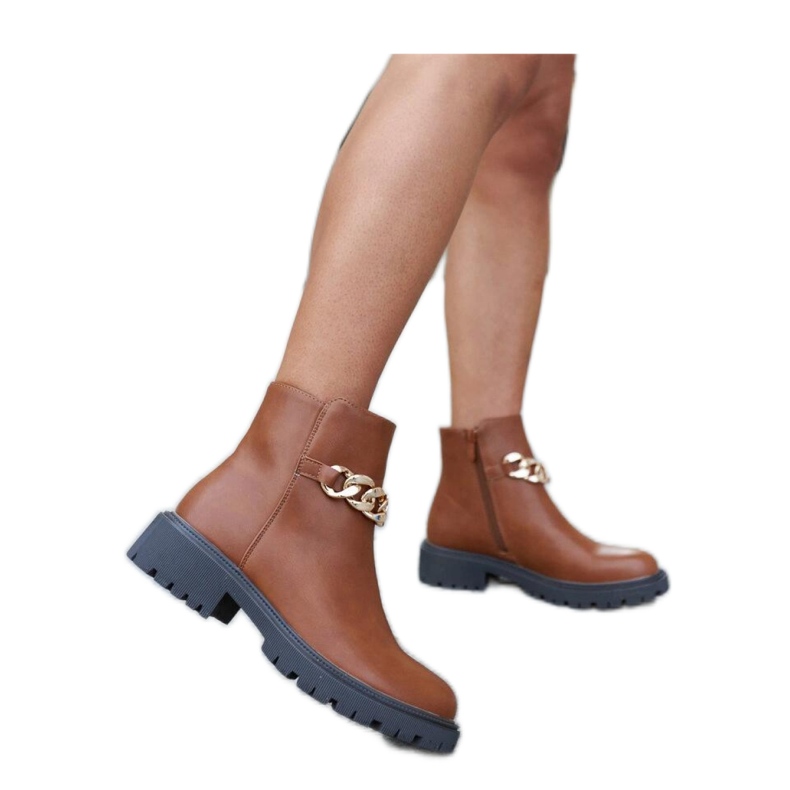 Barna bokacsizma Bonsaint lánccal díszítve - Solea