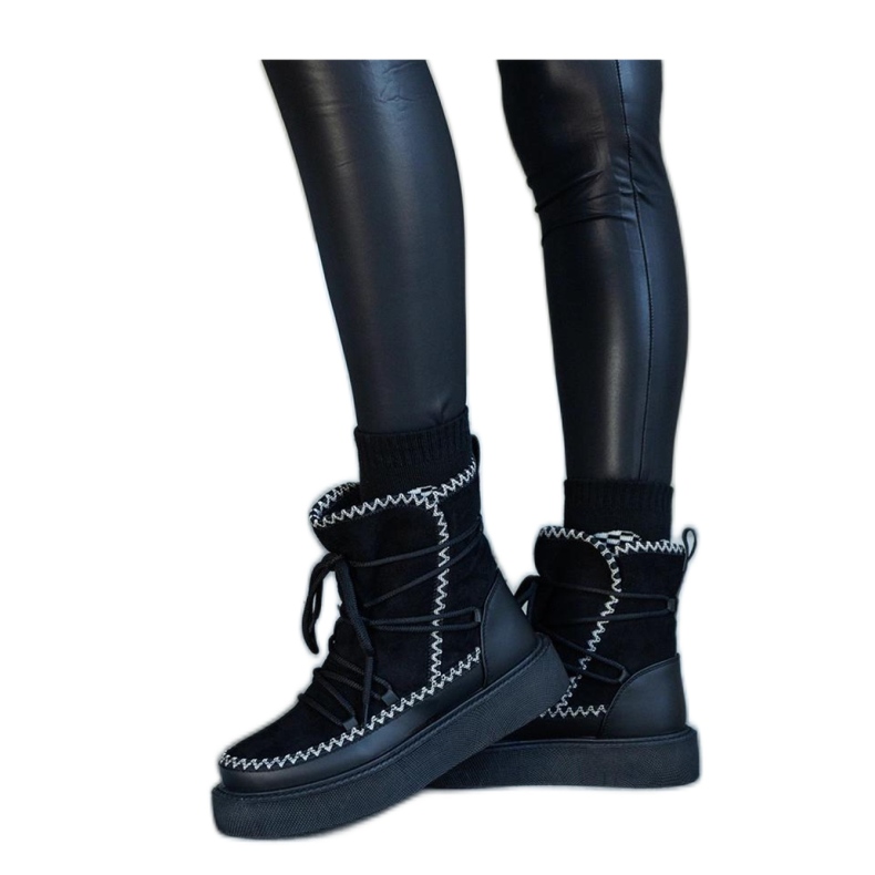 Fekete platform hócsizma Mckenzie - Solea hímzéssel díszített fűzővel