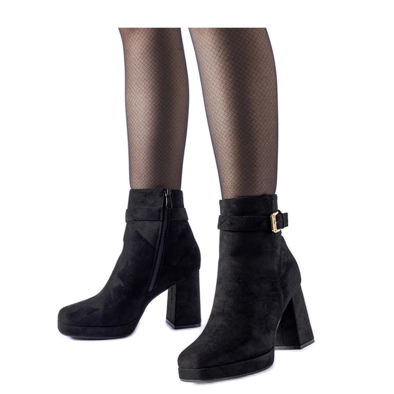 Fekete szigetelt klasszikus bokacsizma Caio - Solea velúrból