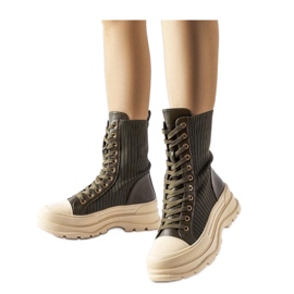 Sötétzöld bokacsizma világos vastag talppal Vitto - Solea