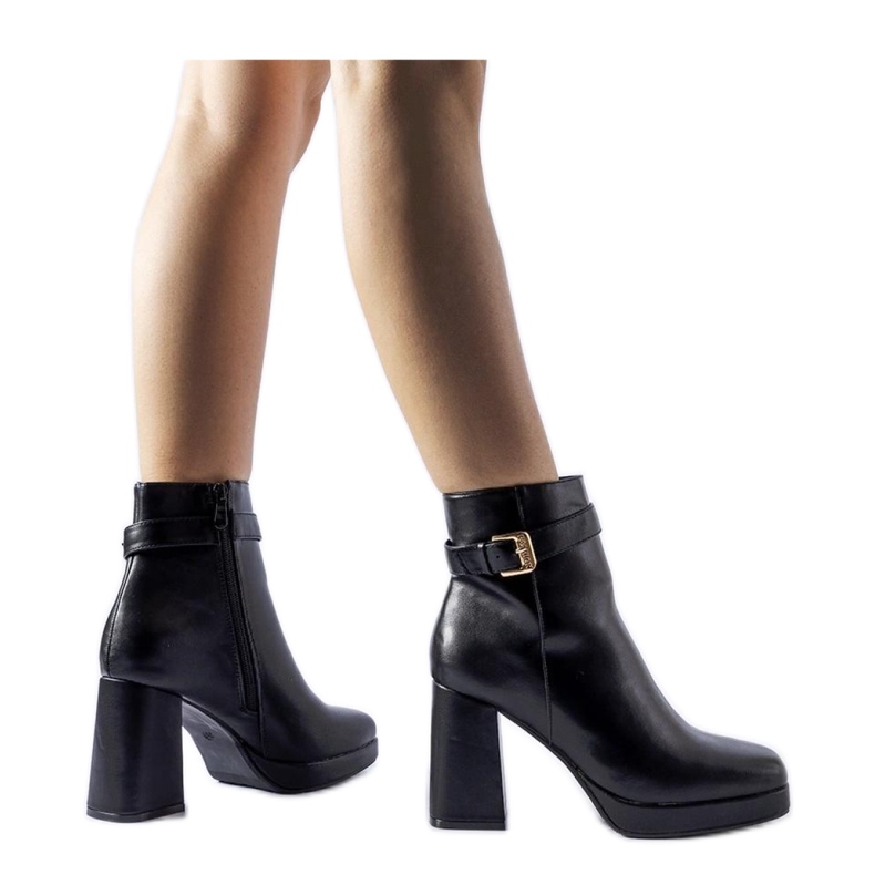 Fekete szigetelt klasszikus bokacsizma Caio - Solea velúrból