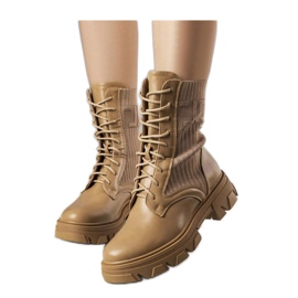 Bézs színű tornacipő rugalmas felsőrésszel