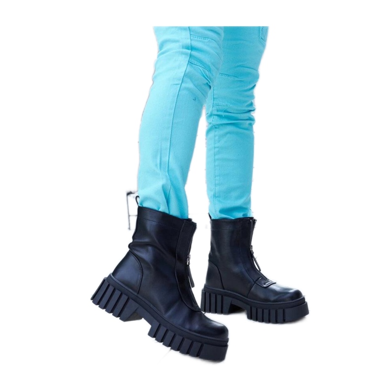 Fekete szigetelt bokacsizma cipzárral